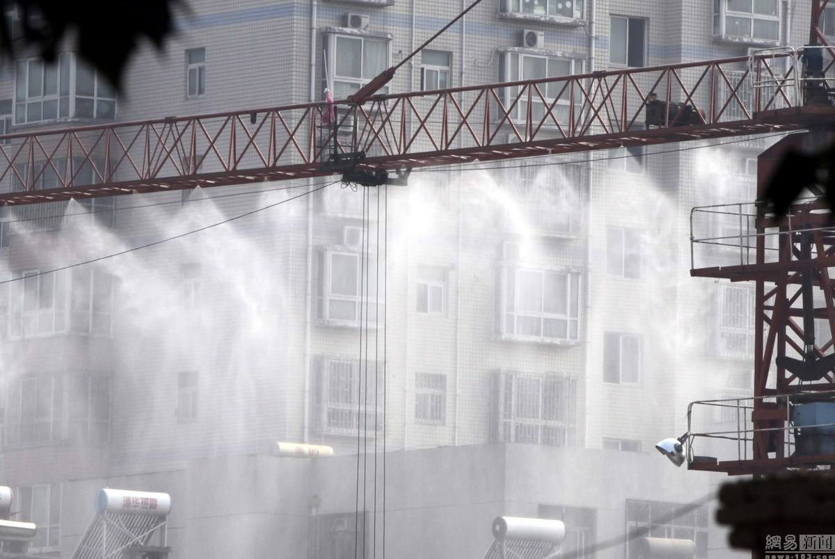 工地?fù)P塵施工被叫停？炎炎夏日工地除塵降溫這臺環(huán)保設(shè)備必不可少